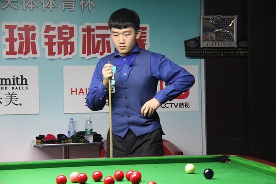 B费从容主 B费从容主