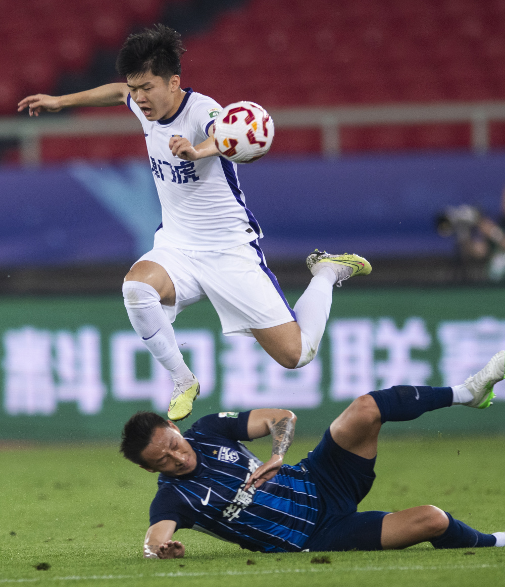 凭借高超的 凭借高超的