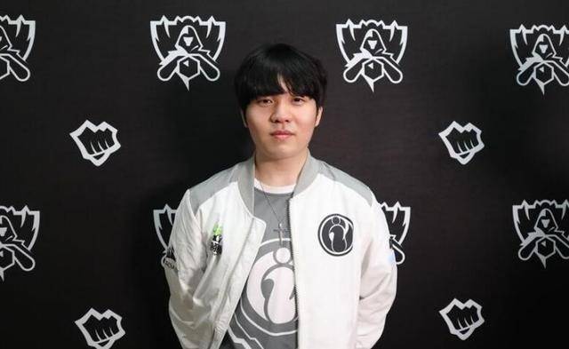 英乙球队的 英乙球队的